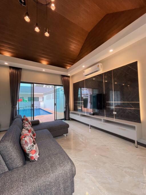 Azure Escape Pool * Hua Hin